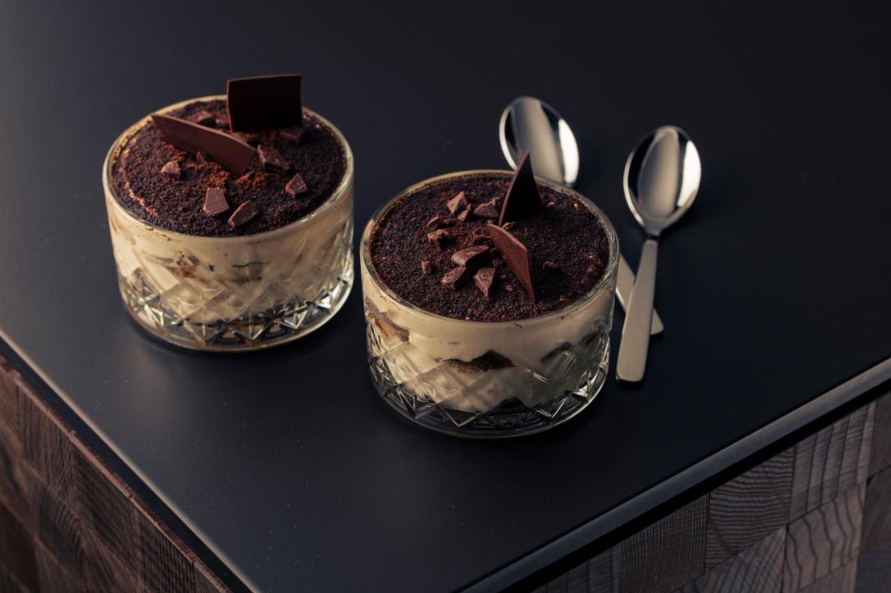 Next Hotel Melbourne, Curio Collection By Hilton Esterno foto Chocolate pudding