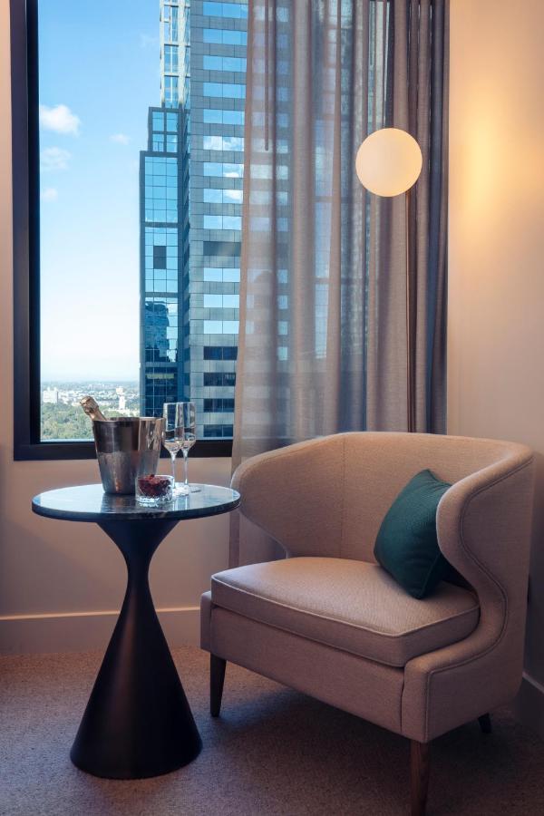 Next Hotel Melbourne, Curio Collection By Hilton Esterno foto A room at the hotel