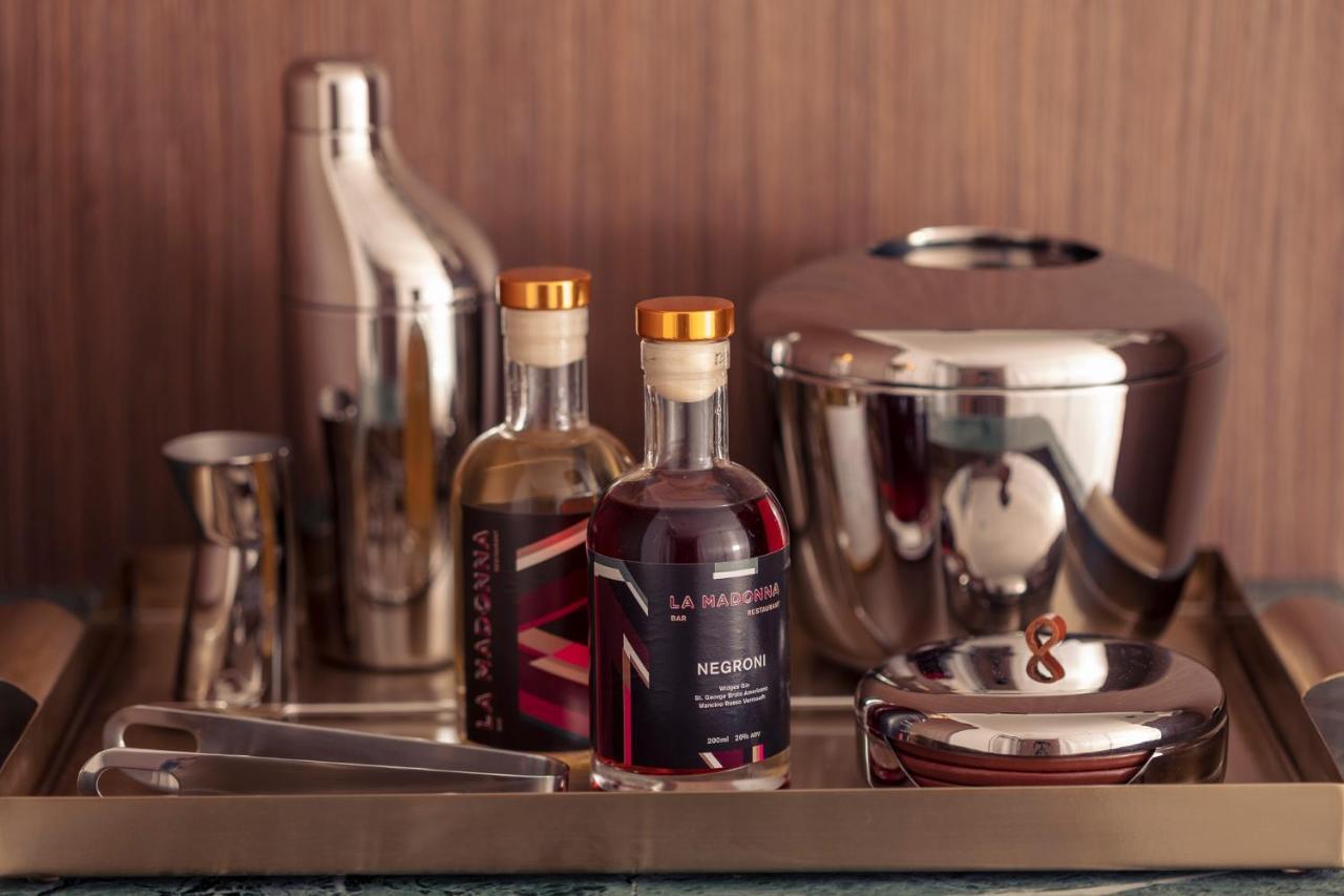 Next Hotel Melbourne, Curio Collection By Hilton Esterno foto A bottle of cognac