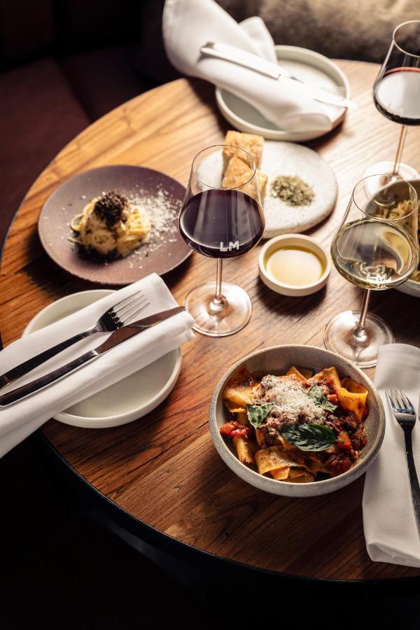 Next Hotel Melbourne, Curio Collection By Hilton Esterno foto A selection of dishes at the restaurant
