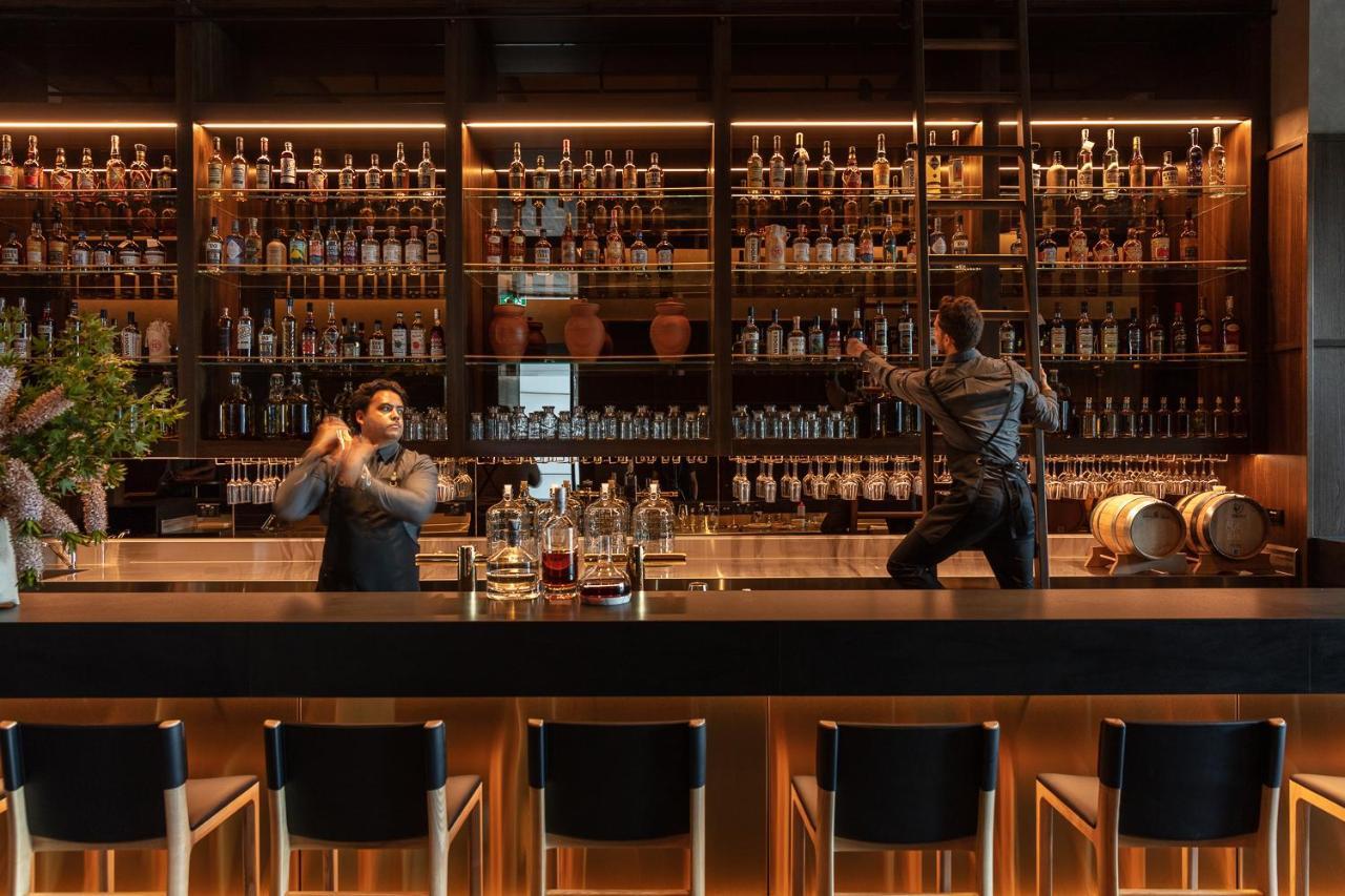 Next Hotel Melbourne, Curio Collection By Hilton Esterno foto The Bar