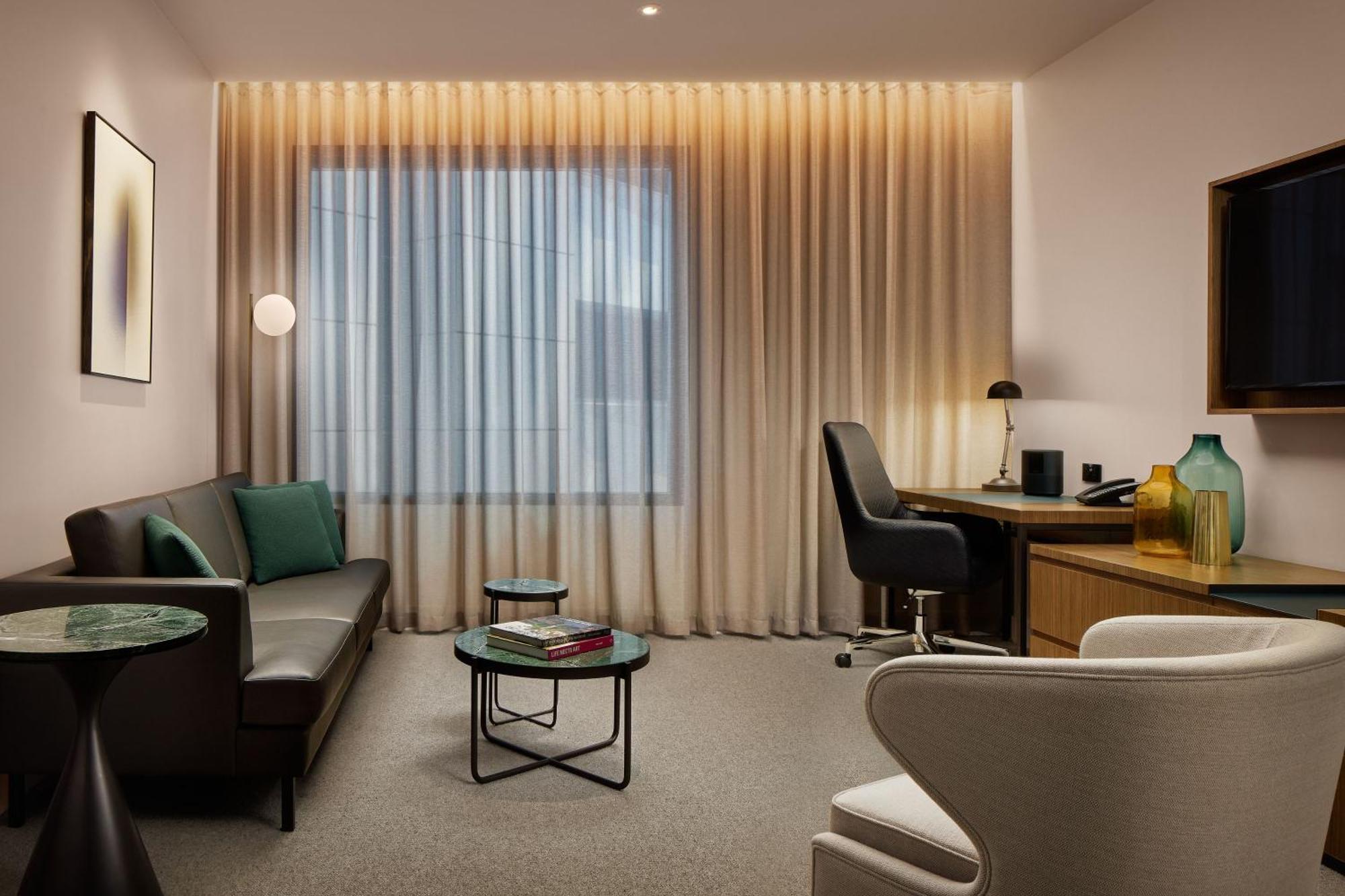 Next Hotel Melbourne, Curio Collection By Hilton Esterno foto A living room at the hotel