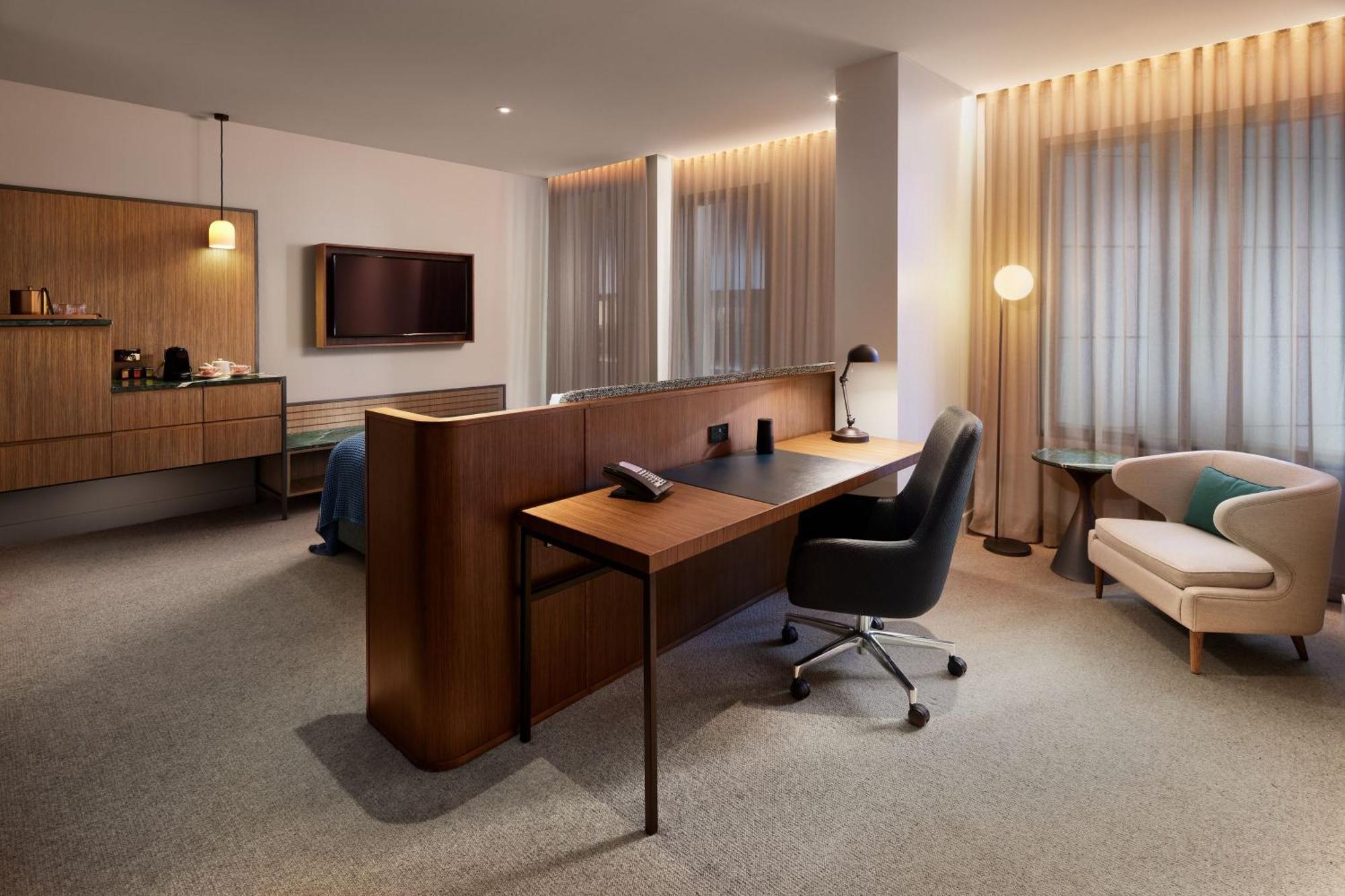 Next Hotel Melbourne, Curio Collection By Hilton Esterno foto A room at the hotel